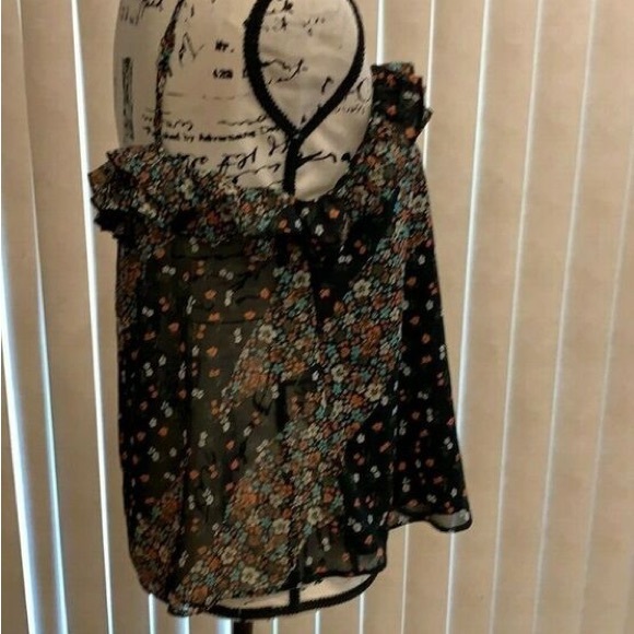 213- TOPSHOP flower off shoulder blouse - Picture 2 of 5